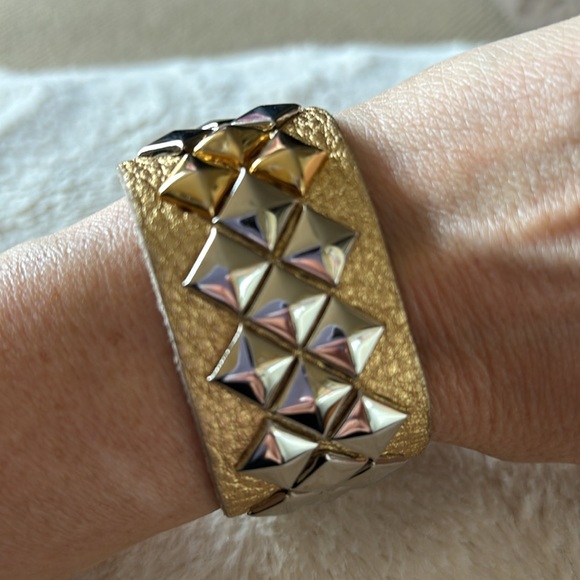 Selling 5 bracelets as a set. Gorgeous alone or wear multiple. See pics ! - Picture 3 of 9